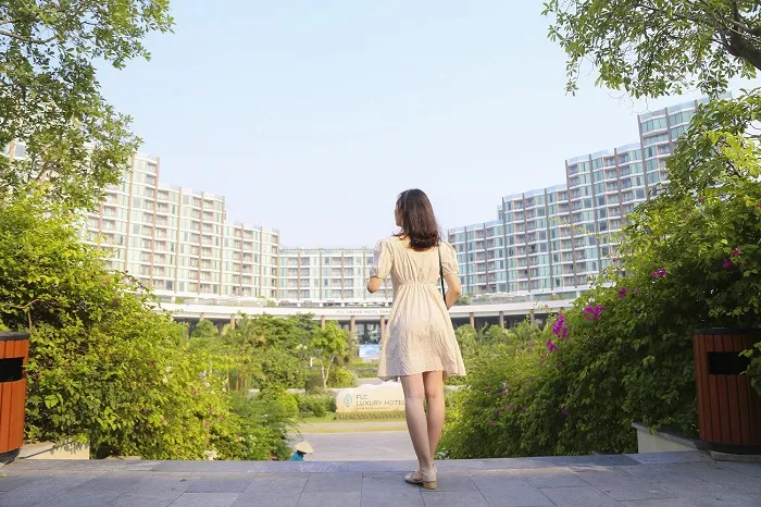 Không gian nội thất sang trọng bên trong khách sạn ở sầm sơn có bể bơi FLC Luxury Hotel