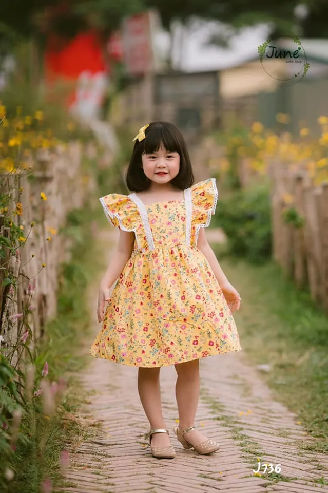 Váy thiết kế họa tiết hoa 3D