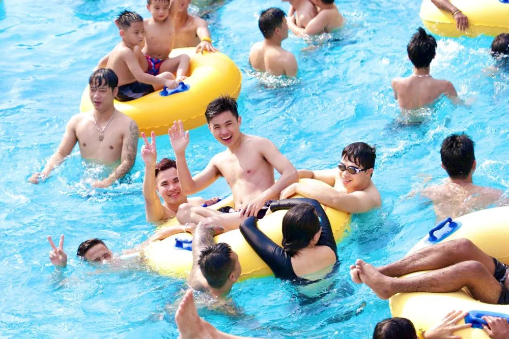 Bể tạo sóng cực vui