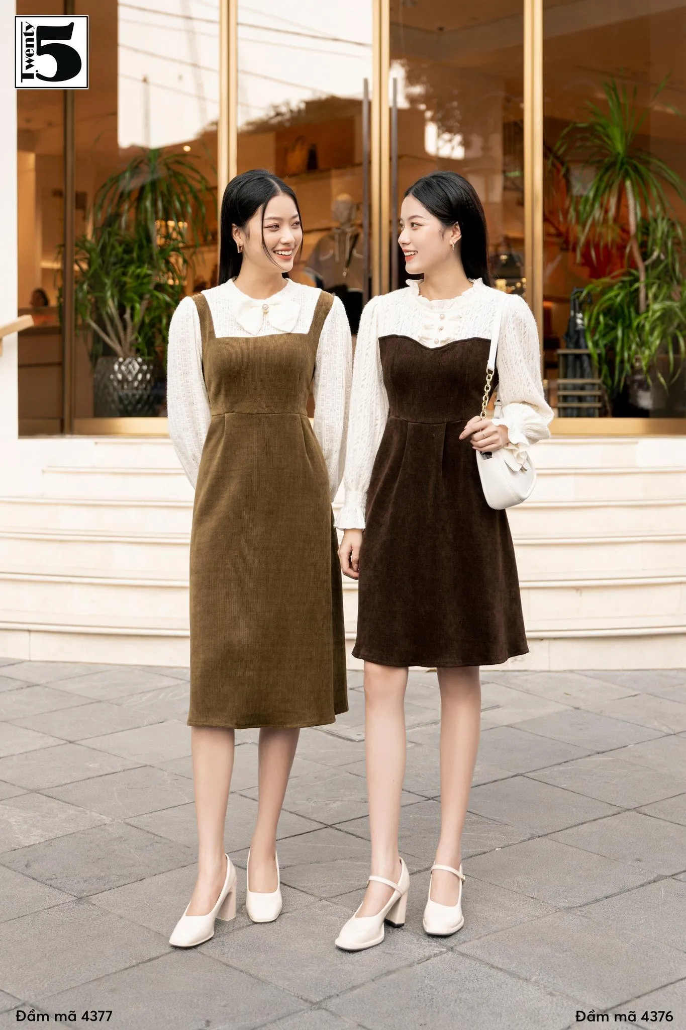 Váy nhung dáng xòe với gam màu trầm đem đến cho nàng nét thanh lịch, dịu dàng