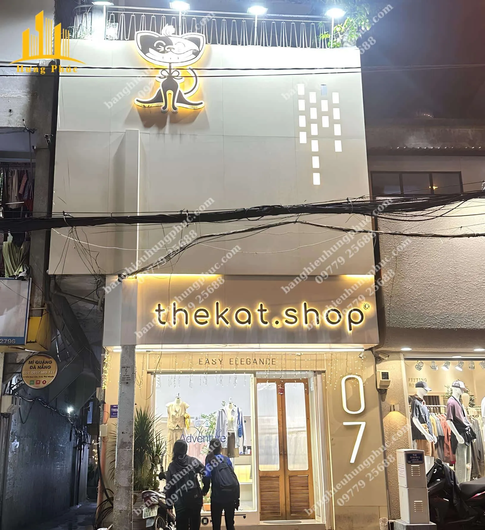 Bảng hiệu shop quần áo nữ phong cách nữ tính