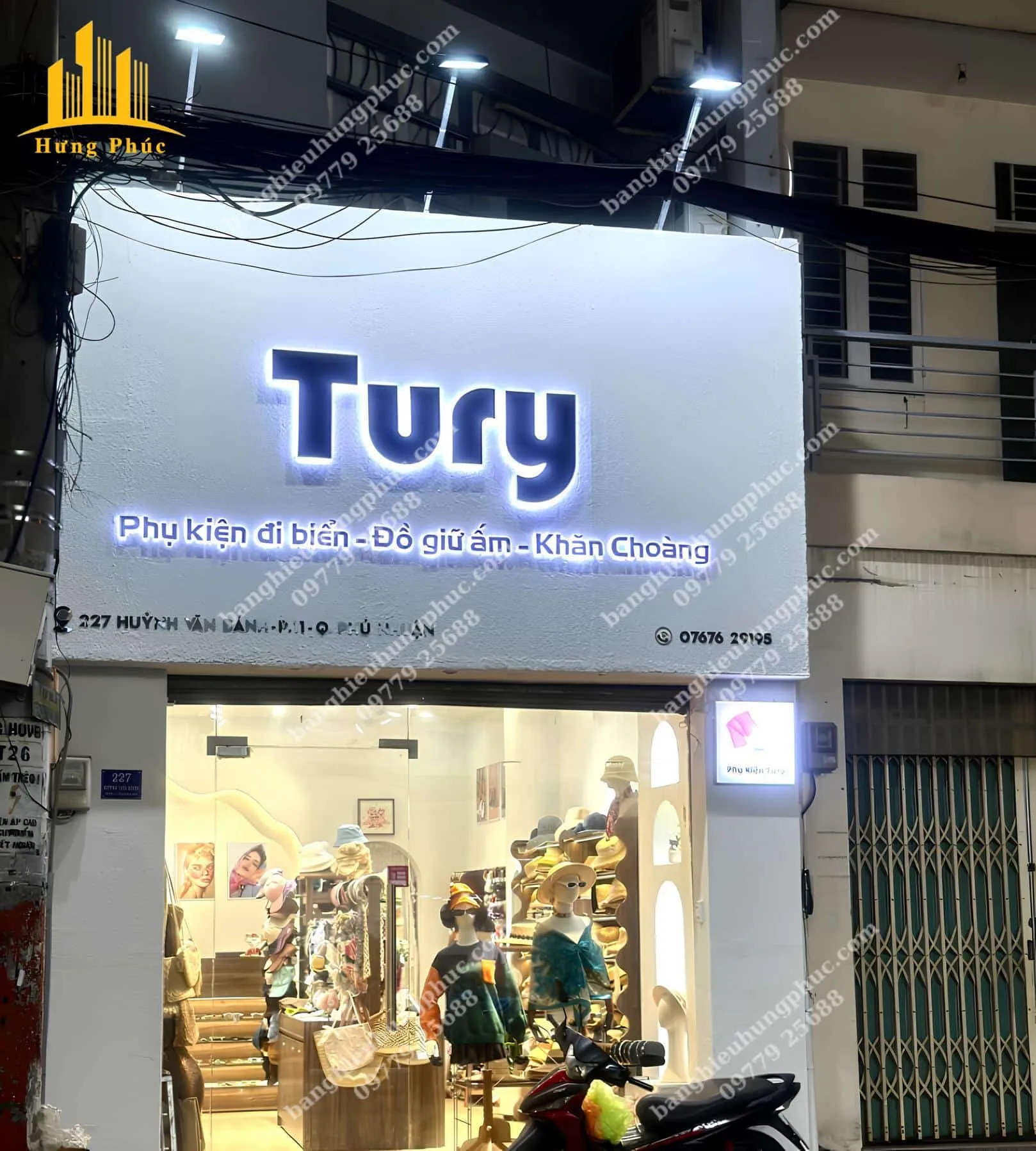 Bảng hiệu shop quần áo nữ thiết kế sang trọng