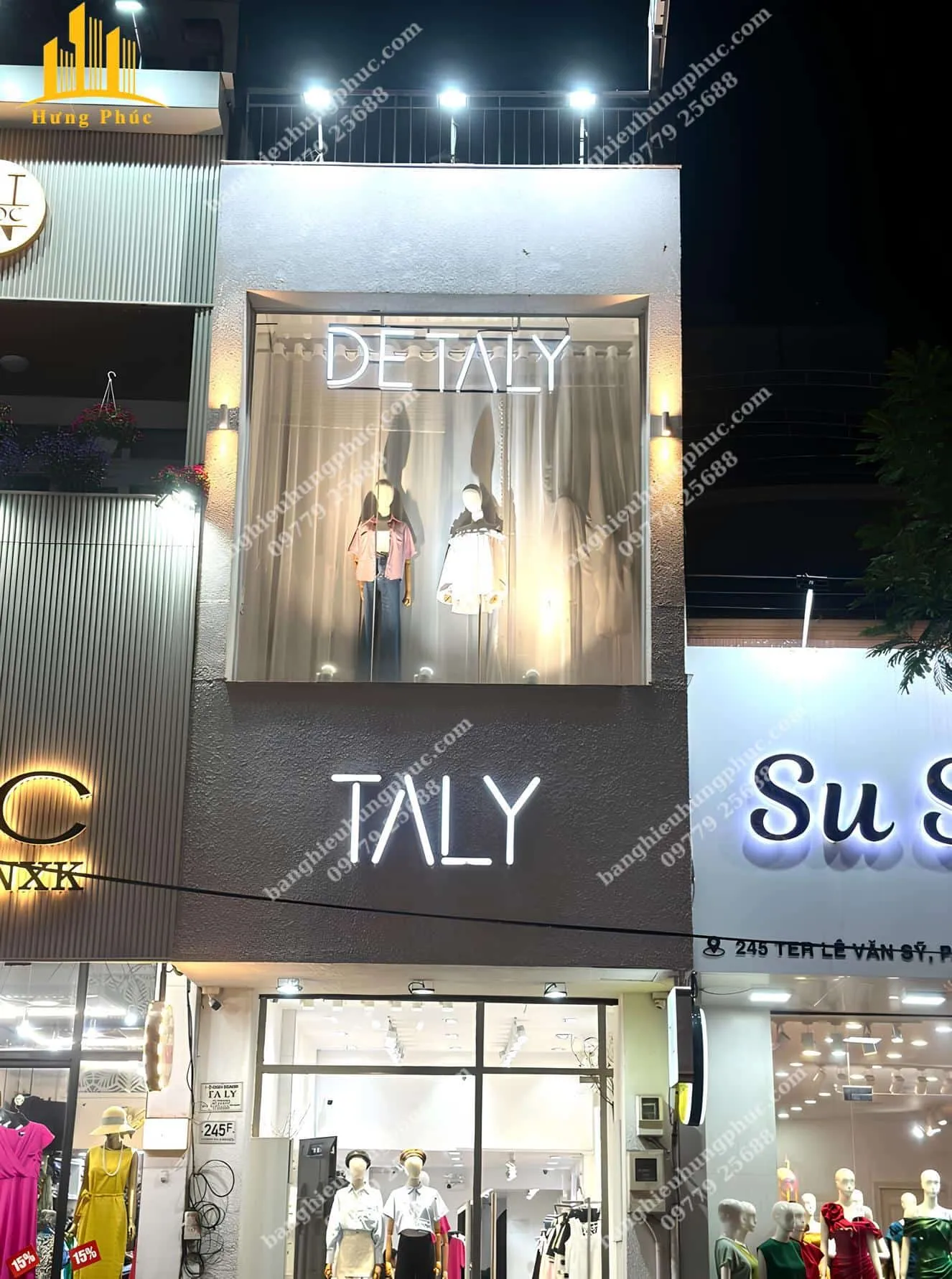 Bảng hiệu shop quần áo nữ sang trọng