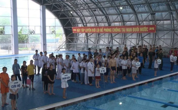 Bể bơi Bộ Công An với thiết kế hiện đại, không gian thoáng đãng