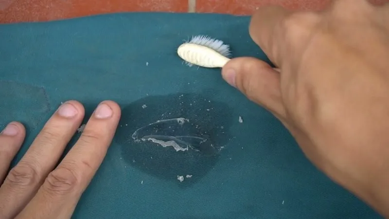 Sản phẩm tẩy keo chuyên dụng có hiệu quả cao nhưng cần sử dụng đúng cách