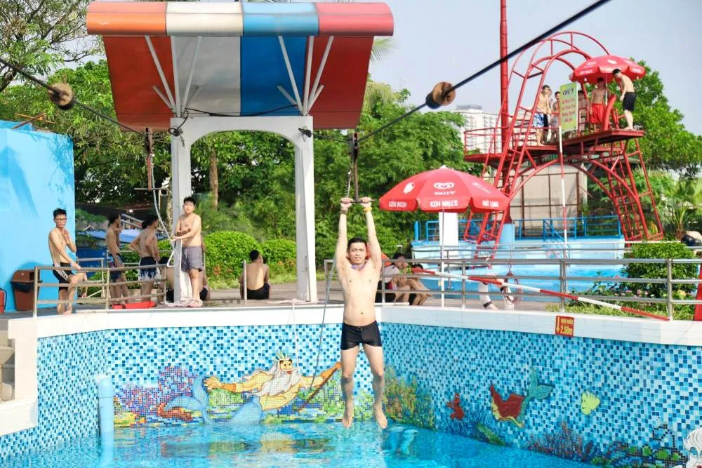 Bể hành động tại công viên nước hồ tây