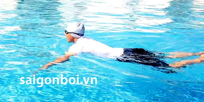 Đội ngũ HLV chuyên nghiệp đang hướng dẫn học viên