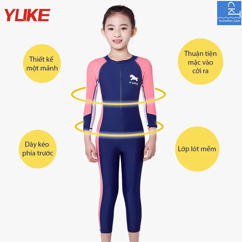 Thiết kế ôm body giúp giảm lực cản nước, hỗ trợ bé bơi nhanh hơn