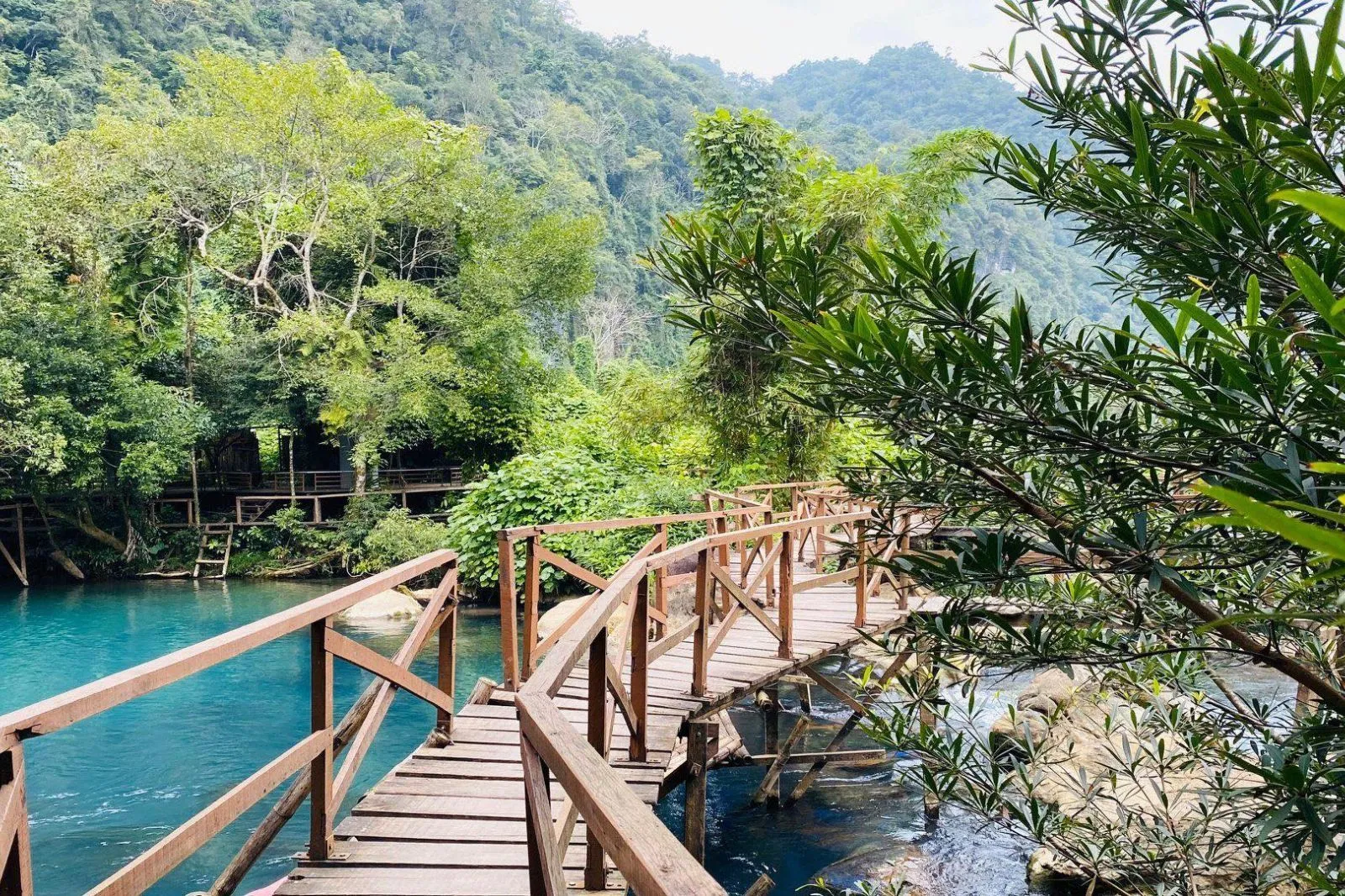 Dịch vụ Suối Nước Mọc mang đến nhiều hoạt động thú vị chắc chắn bạn không nên bỏ lỡ