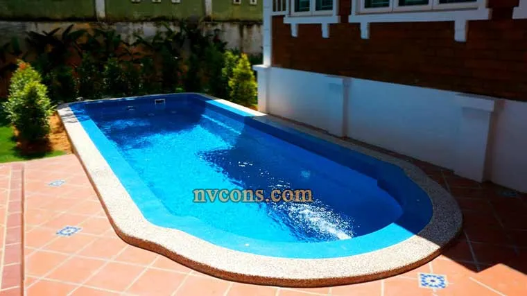 Hồ bơi composite đúc sẵn vô cùng tiện lợi và có giá thành khá thấp