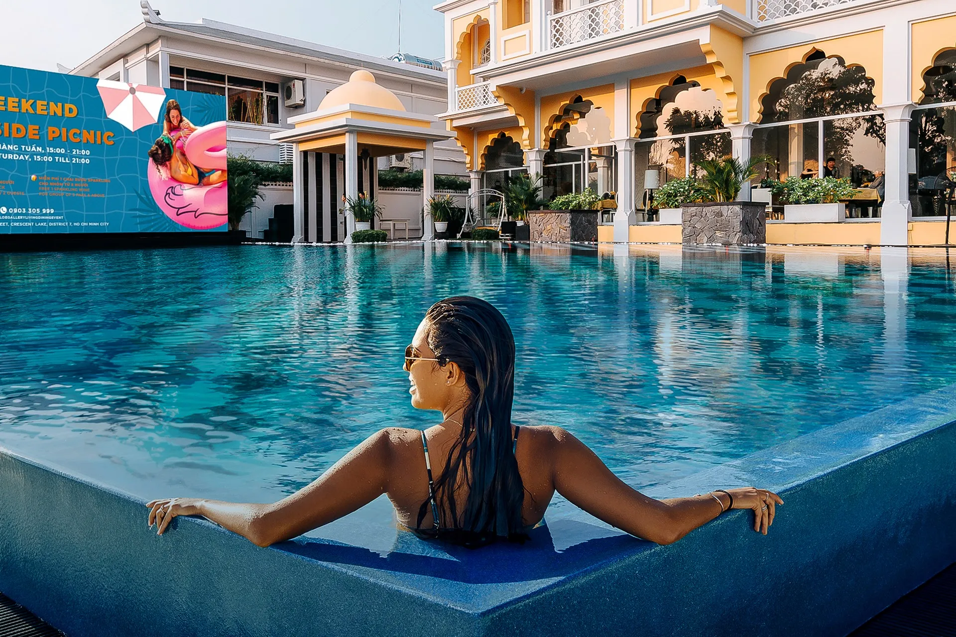 Không gian hồ bơi Chloe Gallery với thiết kế thân thiện môi trường