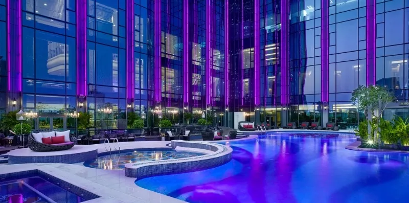 Hồ bơi khách sạn The Reverie Saigon