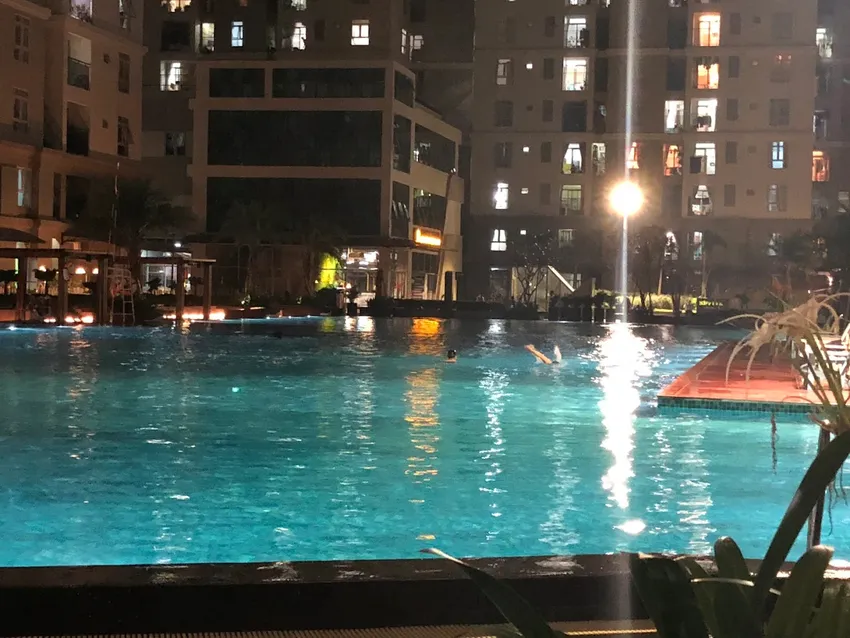 Hồ bơi Vân Đồn mở cửa đến tận chiều tối