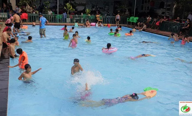 Học bơi tại hồ bơi Làng Hoa Gò Vấp