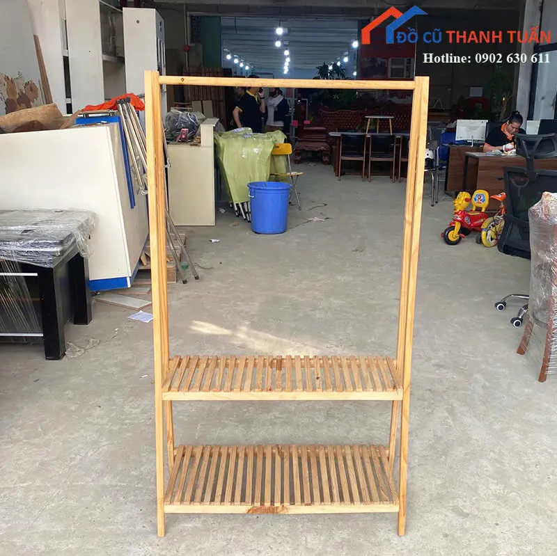Kệ treo quần áo cũ thiết kế tam giác hiện đại