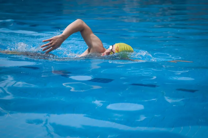 Tác động của bơi sải đối với sức khỏe tim mạch và hệ cơ khớp