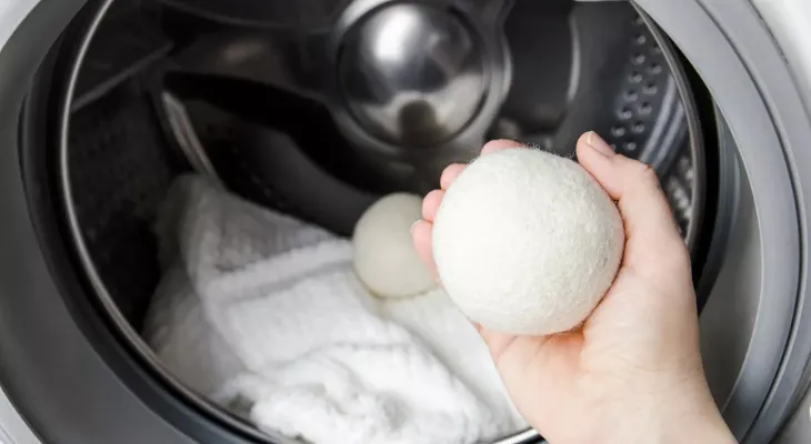 Bóng sấy giúp tách rời quần áo và rút ngắn thời gian sấy