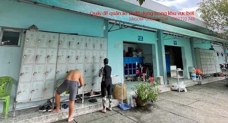 Quầy để quần áo vật dụng cá nhân tại bể bơi