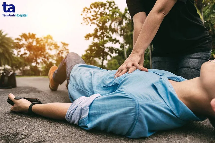 Sơ cứu nhồi máu cơ tim đúng cách