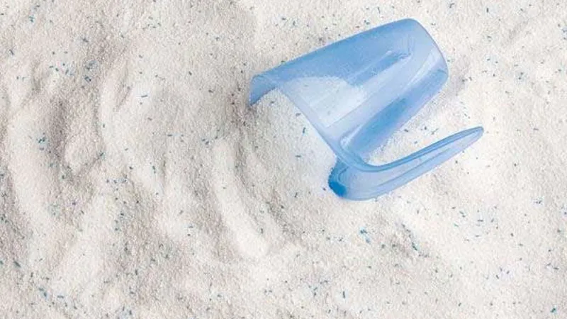 Bột giặt enzyme giúp phân hủy dầu nhớt
