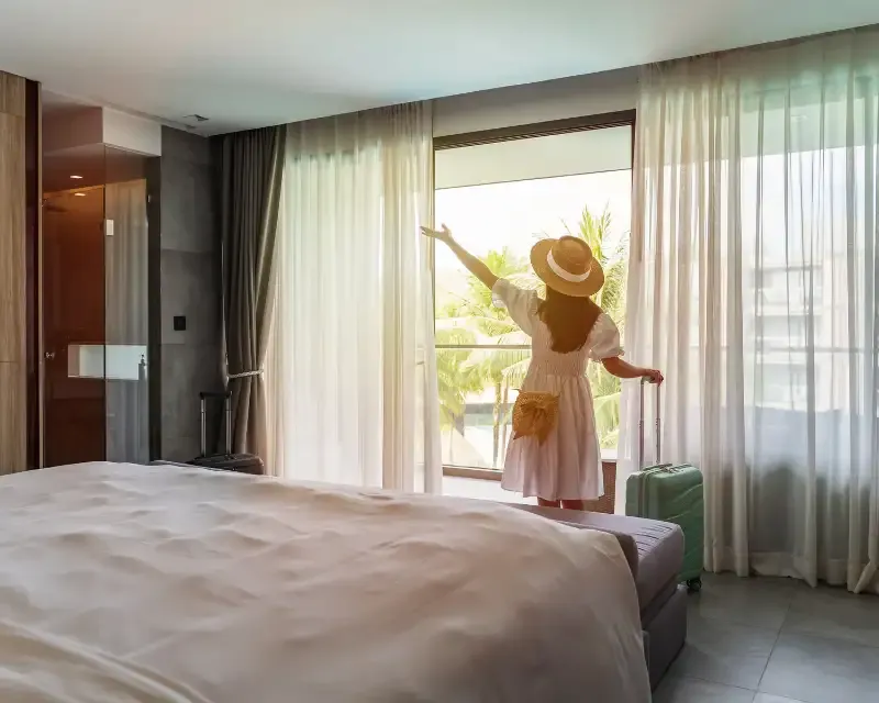 Bể bơi khách sạn