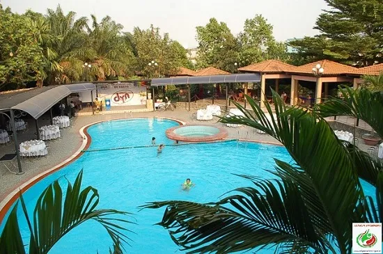 View toàn cảnh hồ bơi Pandora