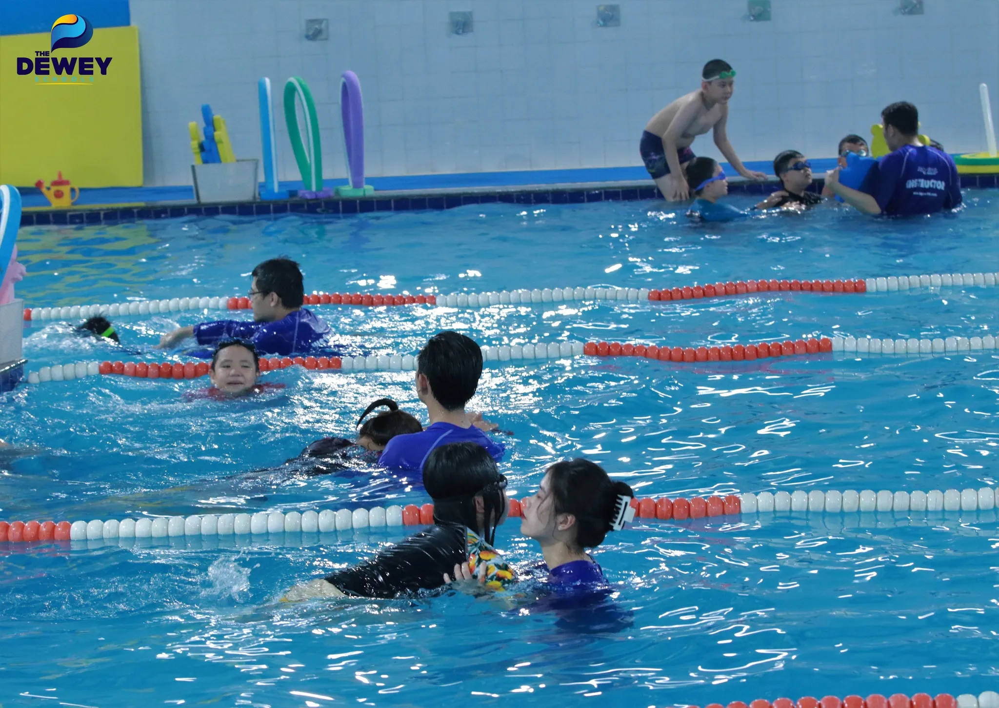 Bể bơi trường học với hệ thống lọc nước hiện đại