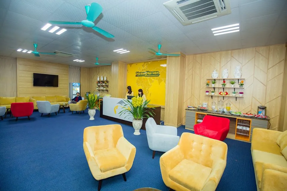 Xe Royal đậu tại bến