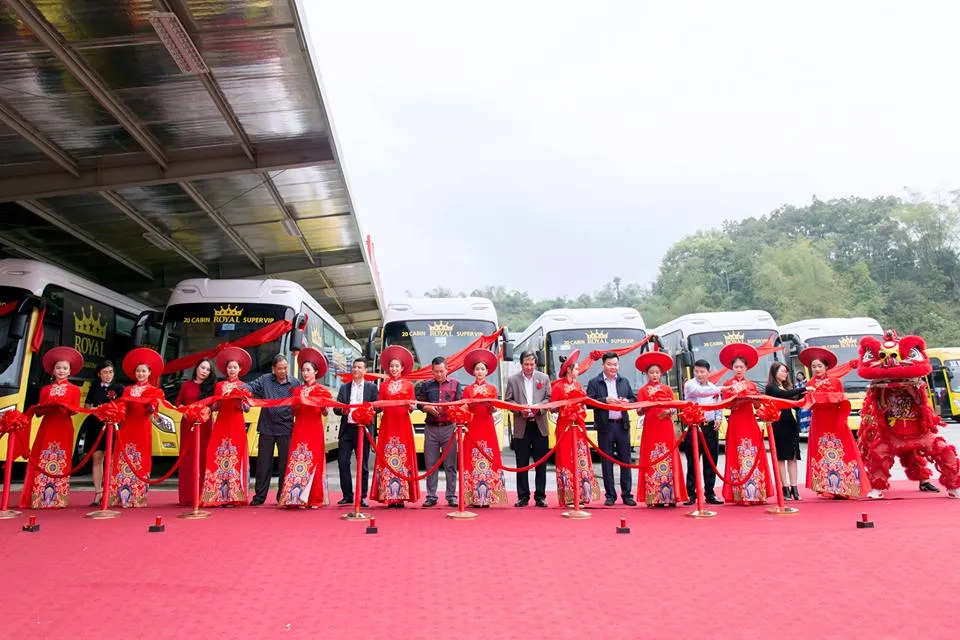 Xe Royal Hà Sơn Hải Vân với thiết kế ngoại thất sang trọng